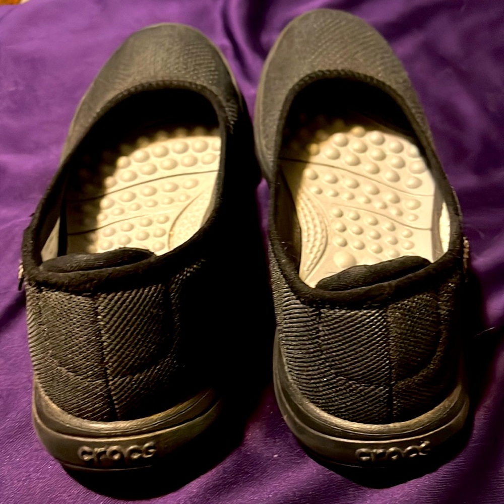 Croc flats
